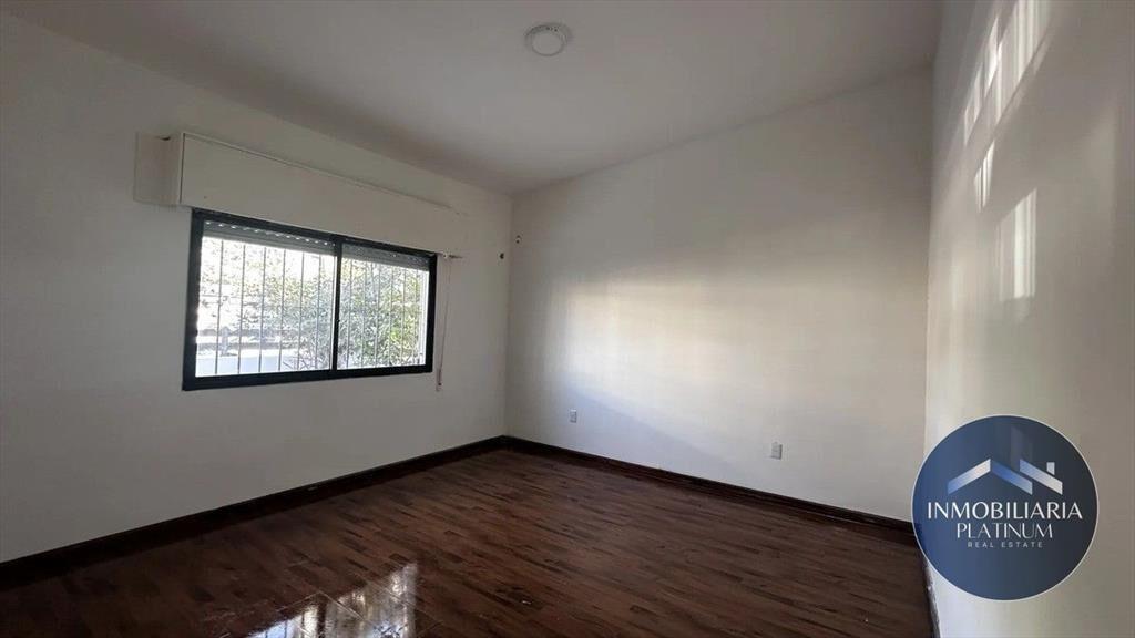 Casa en alquiler c/ cochera en Buceo