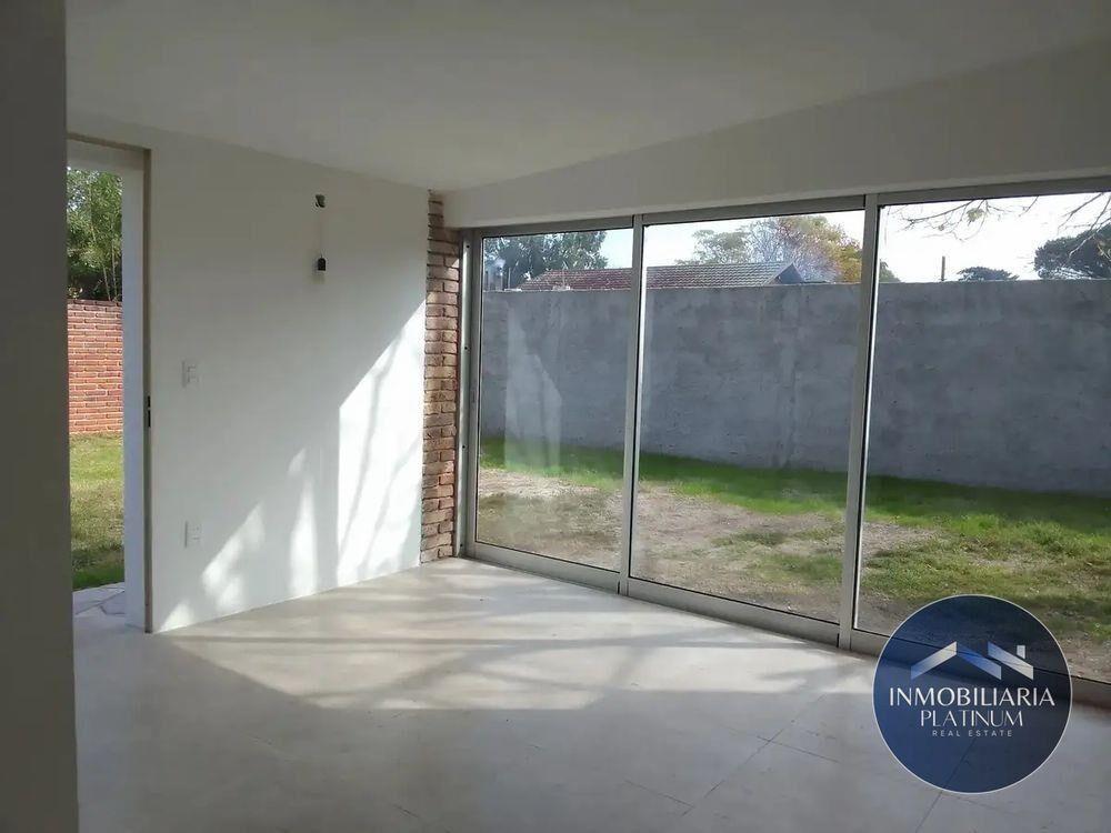 Casa en alquiler c/ cochera en Solymar