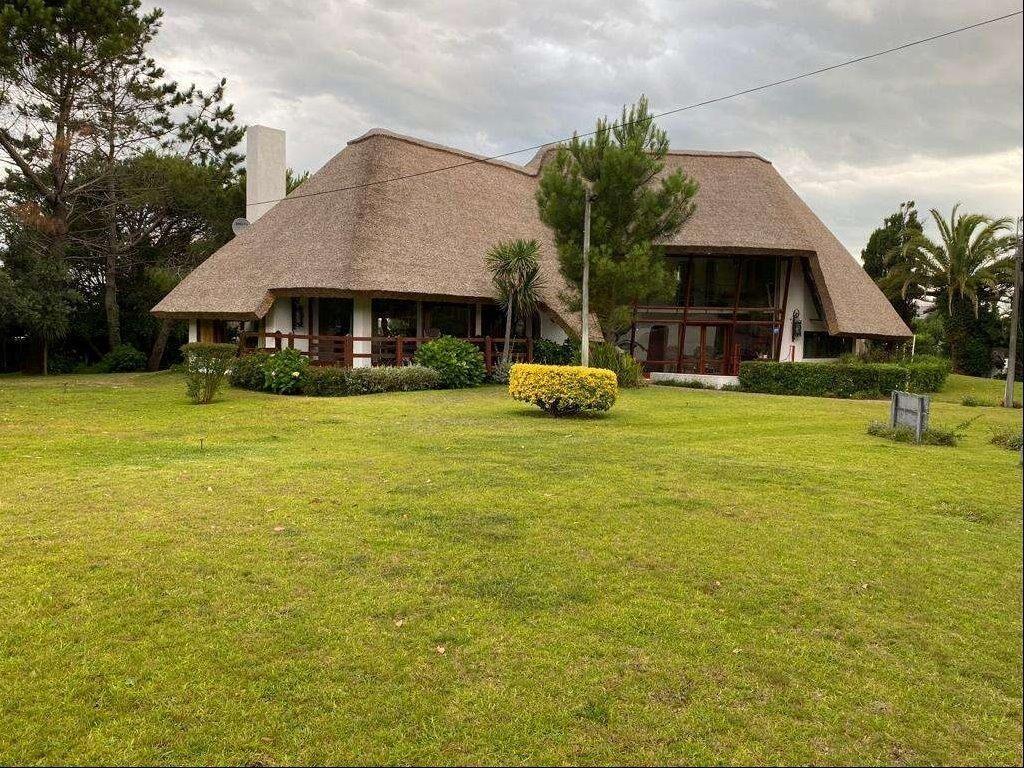Alquiler Casa de 4 dormitorios + servicio con 3000m2 de par