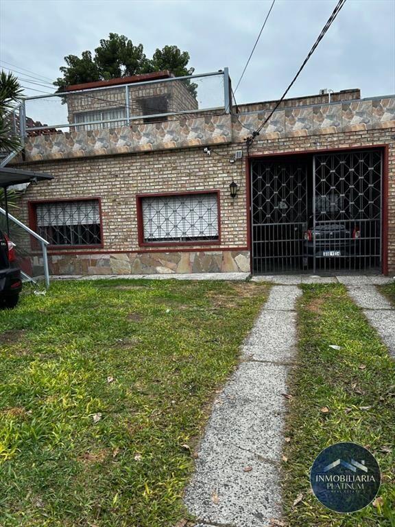 Venta 3 Casas con Renta y Cochera en Jardines del Hipódromo