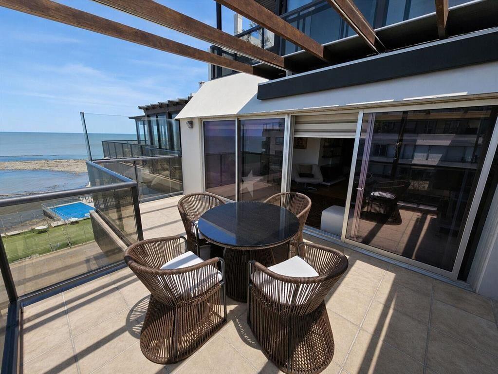 VENTA APTO VILLA BIARRITZ - 3 DORM - 4 BAÑOS - SERVICIO -