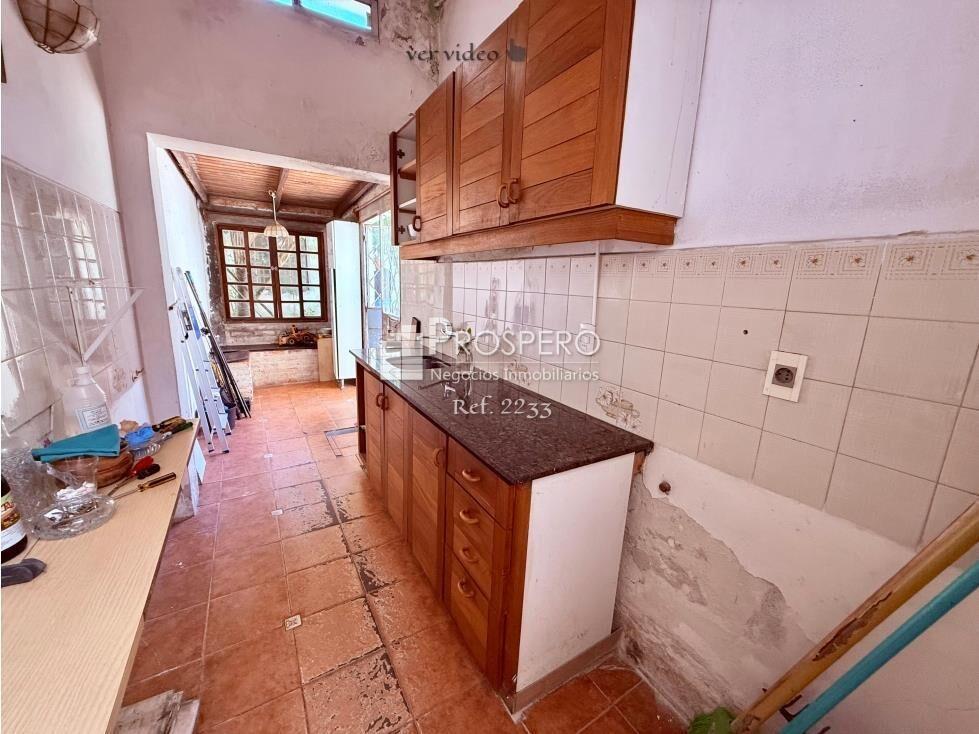 2233/3 Venta terreno con construccion de 2dorm Pocitos Fond