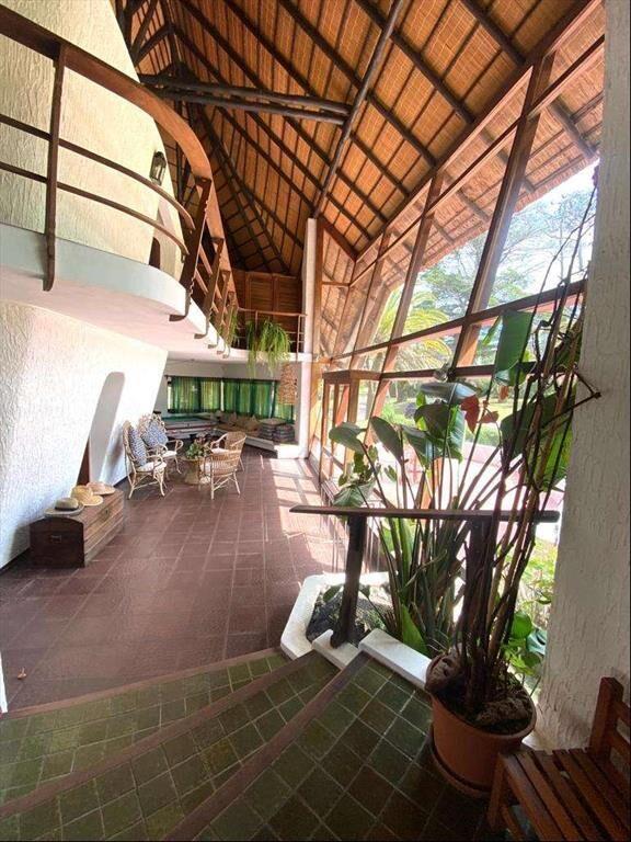Alquiler Casa de 4 dormitorios + servicio con 3000m2 de par