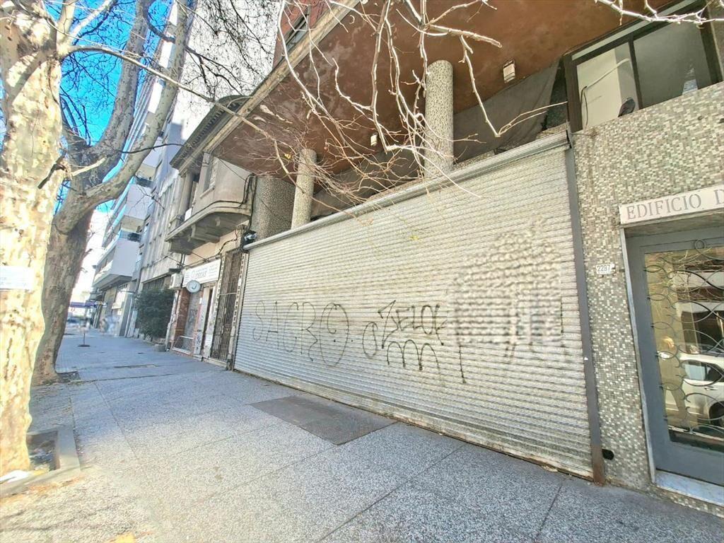 VENTA LOCAL COMERCIAL CON RENTA 6% TRES CRUCES