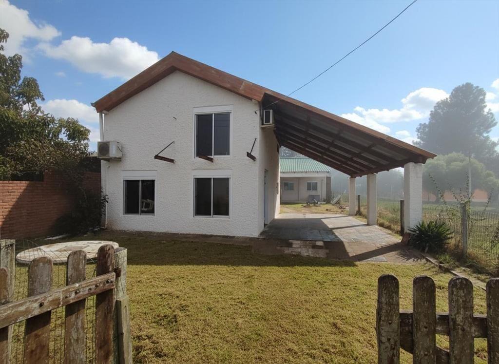 Venta de casa con barbacoa sobre Rambla 25 de Agosto en San