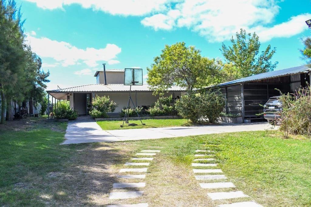 BUENA CASA CON AREAS VERDES Y PISCINA EN ZONA ESTE