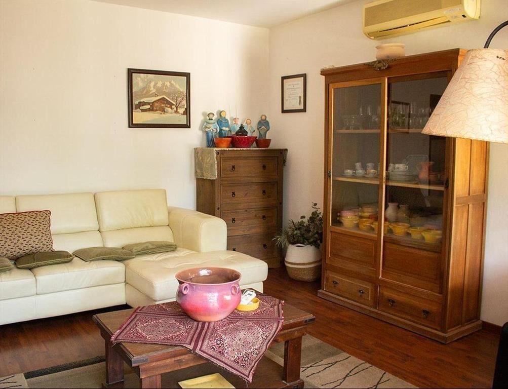 Casa en venta de 4 dormitorios con piscina en barrio Monaco