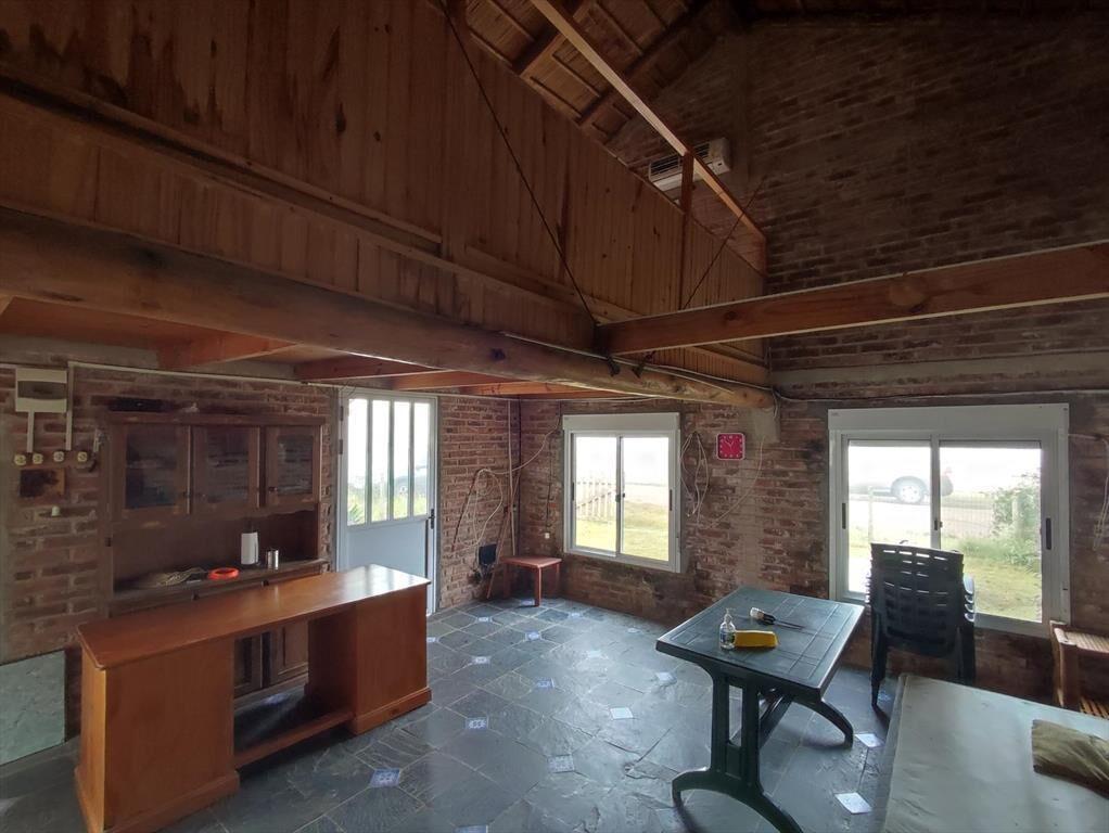 Venta de casa con barbacoa sobre Rambla 25 de Agosto en San