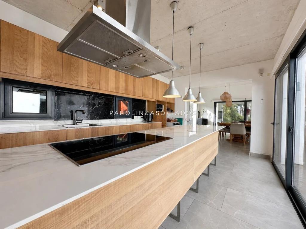Excelente propiedad en Venta de 4 dormitorios en