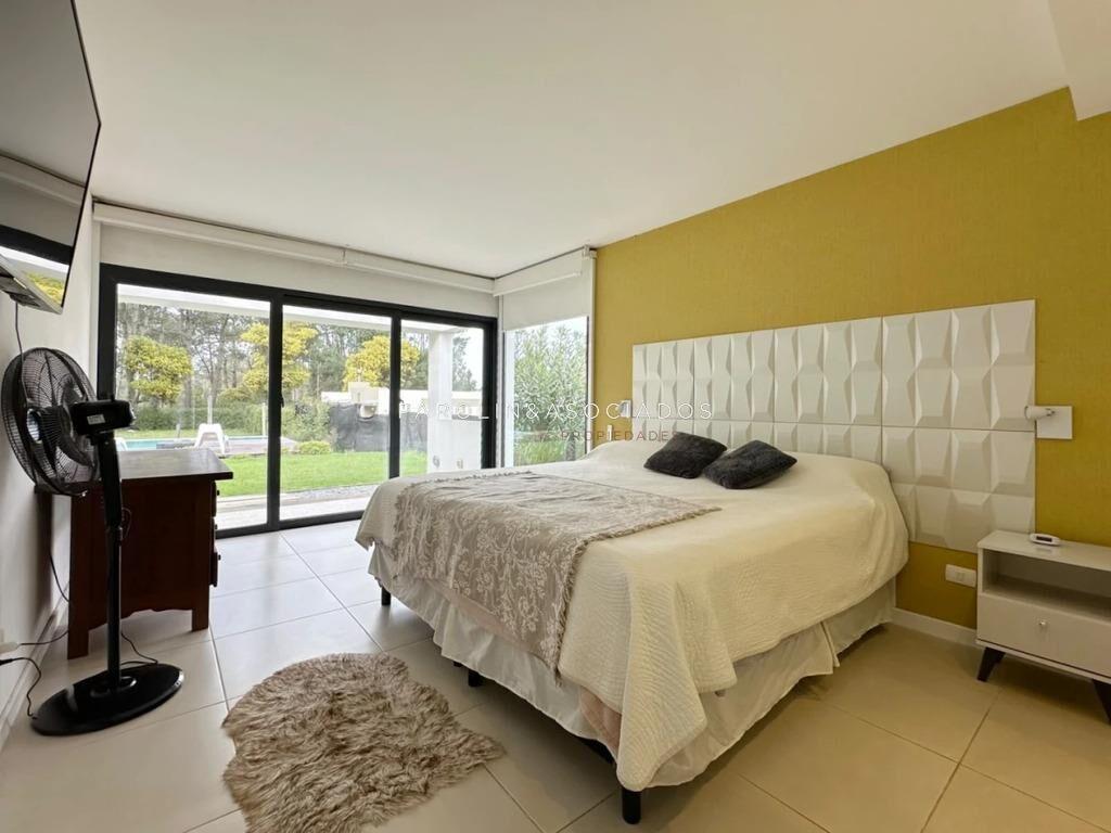 Excelente propiedad en Venta de 4 dormitorios en