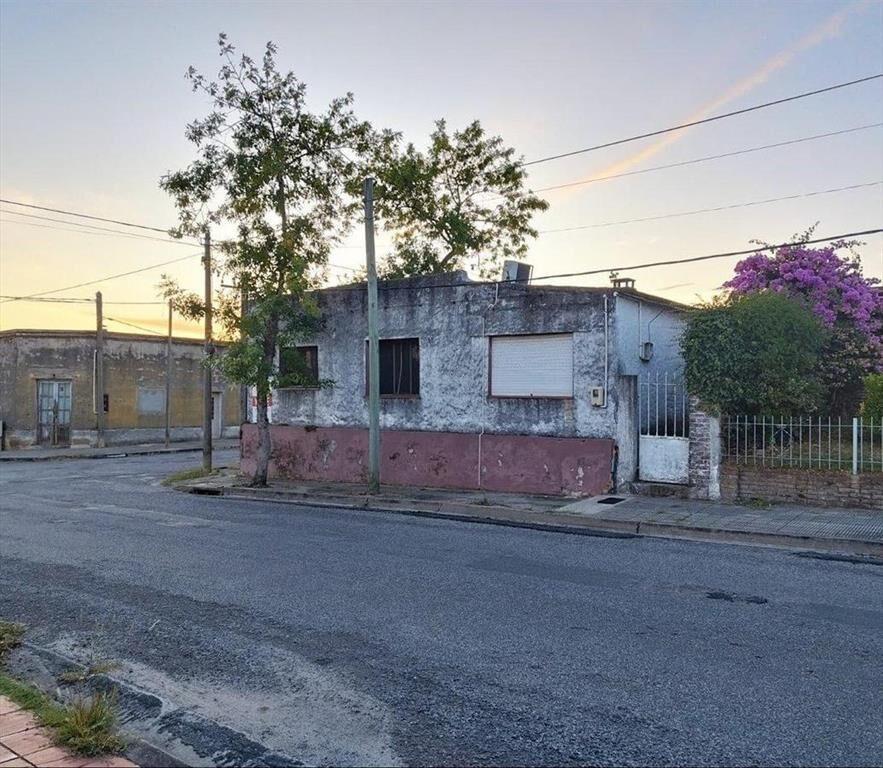 CASA A RECICLAR EN VENTA EN ROSARIO, ZONA CENTRICA