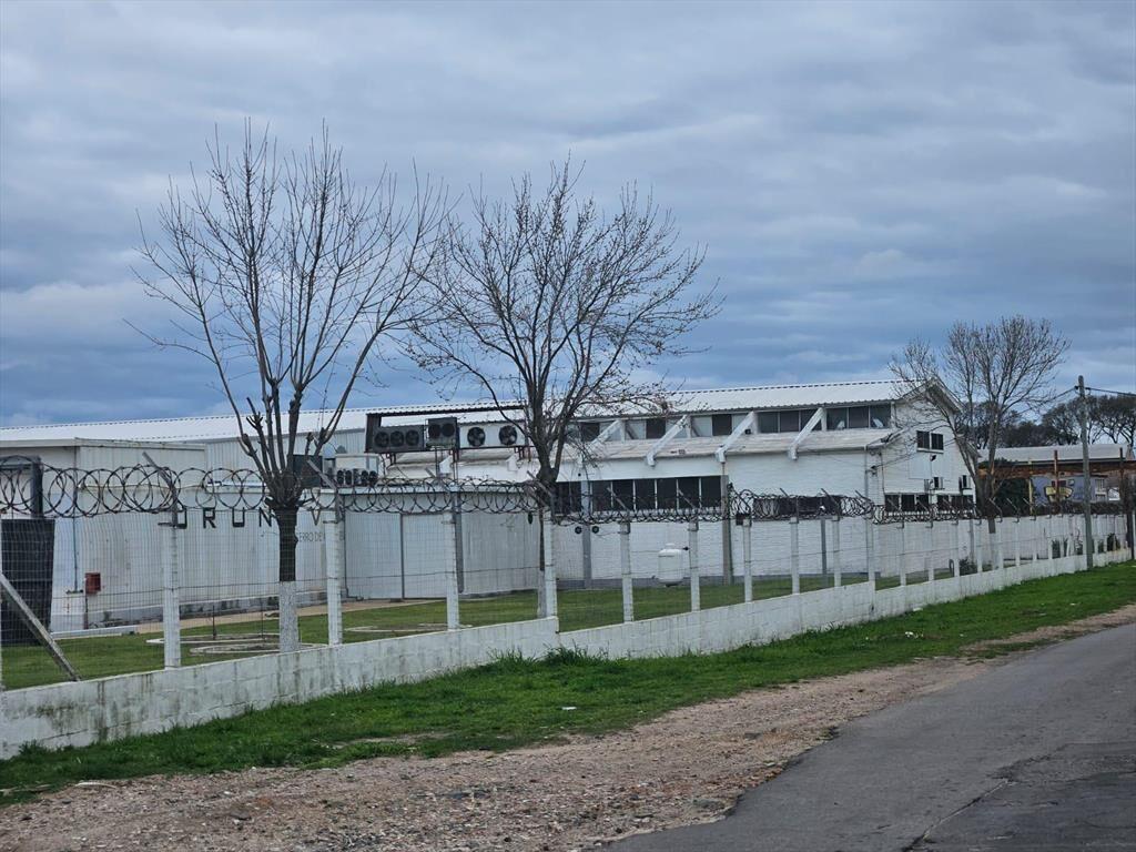 Cerro, proximo Rambla , 7400 m2 , 2740 m2 construídos !!
