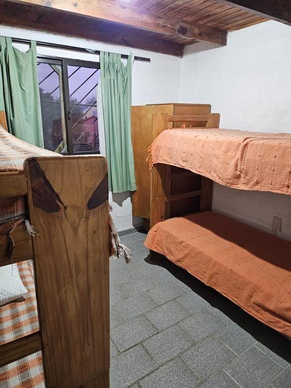 Venta Casa Amueblada - 3 aptos independientes- a 100 m de l