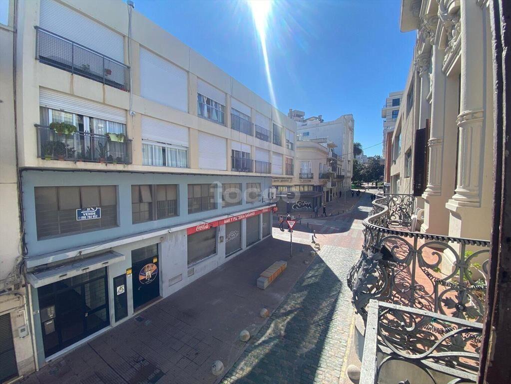 Venta de Casa en Ciudad Vieja próximo a Plaza Zabala