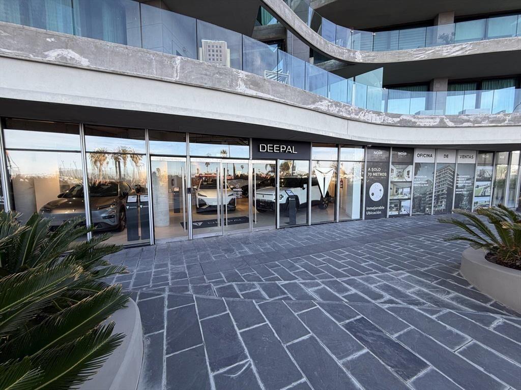Alquiler Local comercial en la Rambla con 190 Mts2 en Buceo