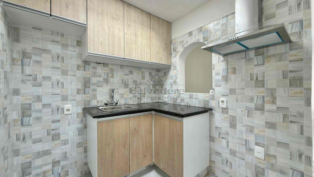 Apartamento reciclado dos dormitorios Cerro Ref. 203