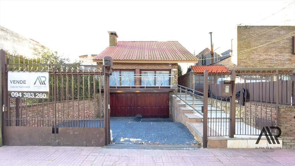 Casa en venta de 4 dormitorios c/ cochera en Punta Gorda