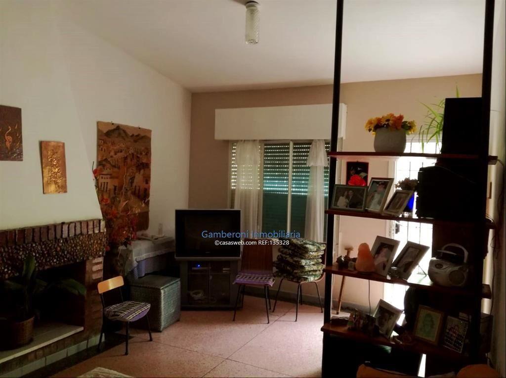 Casa en Venta en Barrio Lezica. Ideal como inversión.