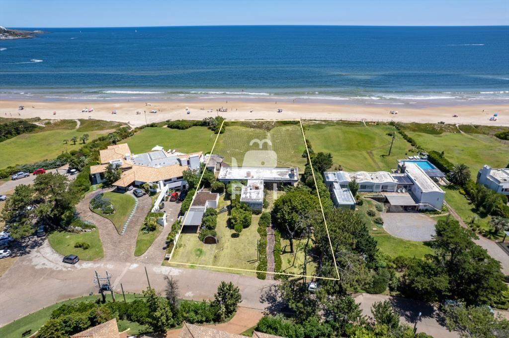 Venta Terreno en primera línea al mar en Punta ballena, So