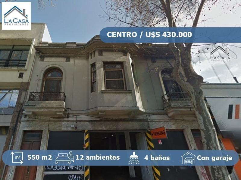 Venta en el Centro de local más dos apartamentos en padrón