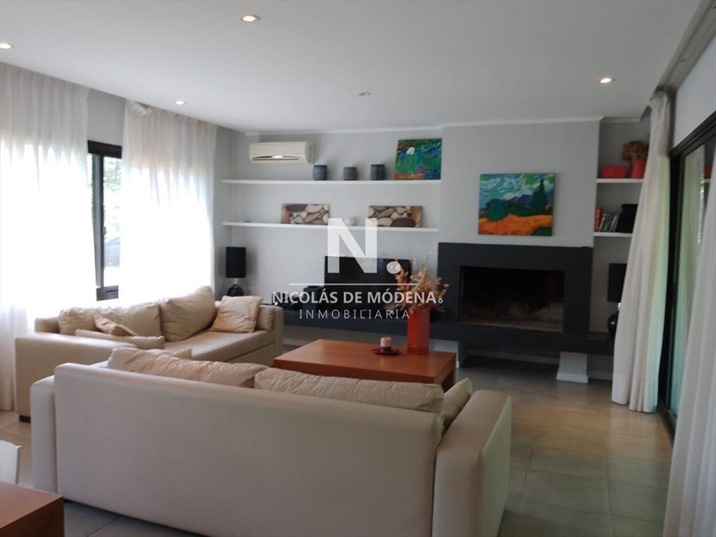 Casa en alquiler anual barrio privado en Parque Pinares