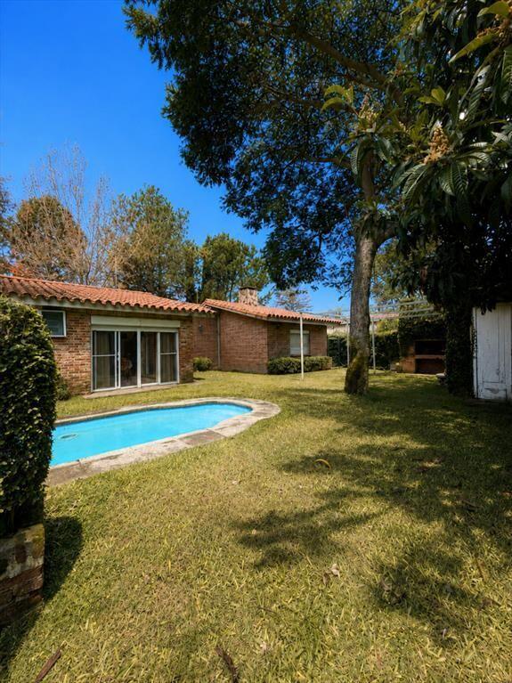 VENTA CASA 4 DORM., 2 BAÑOS, PISCINA Y GARAJE