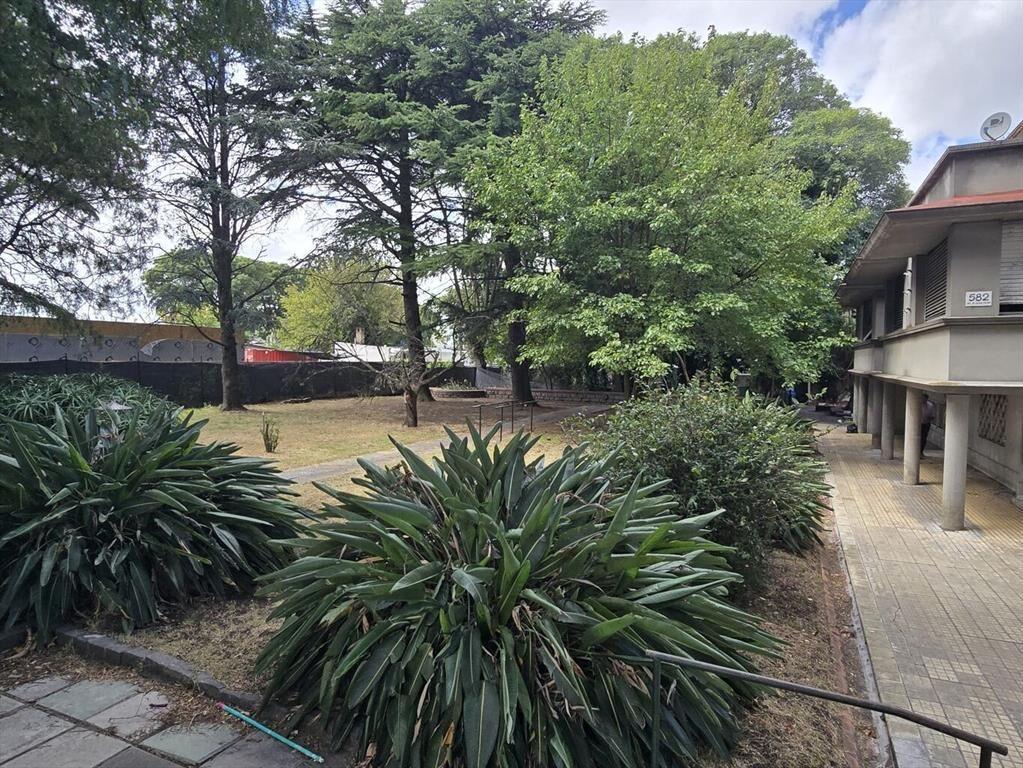 Gran Casona con excelente terreno sobre Av. Garzon, próx Sh