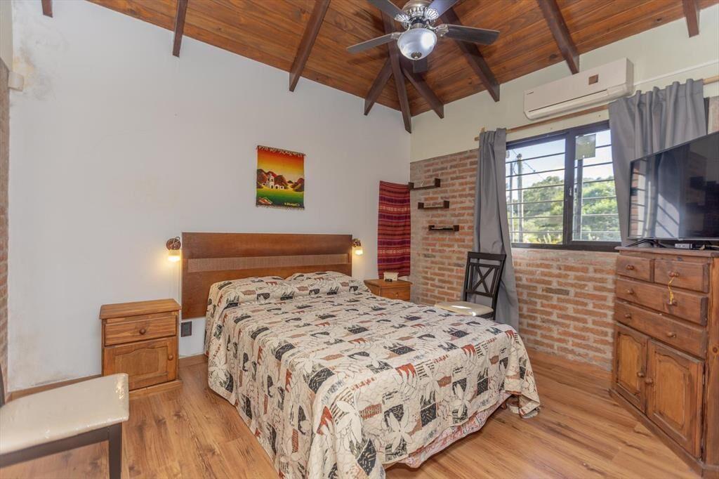 Venta de Casa con amplio terreno mas 2 cabañas a 1 cuadra d