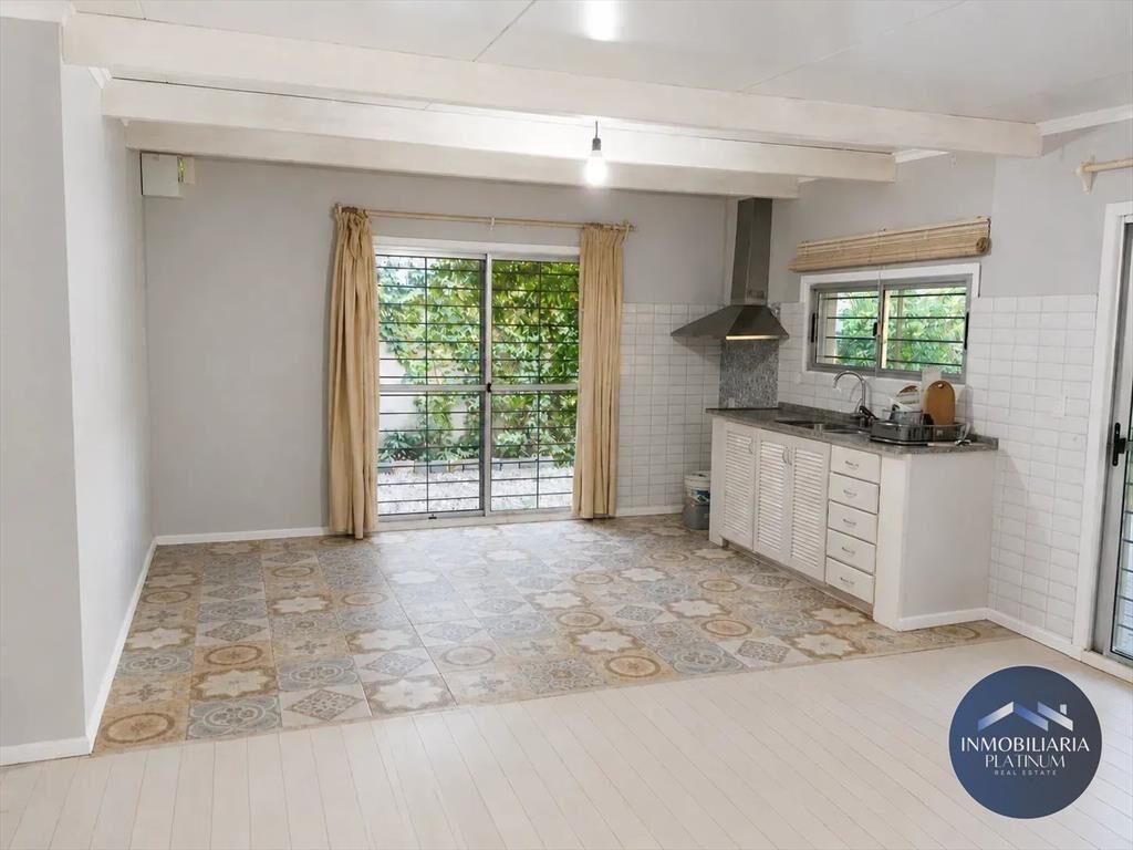 Casa en venta 4 dormitorios y piscina c/cochera en La Fl...