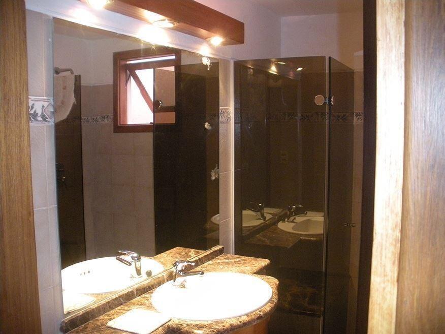 Casa en venta, a una cuadra de playa mansa