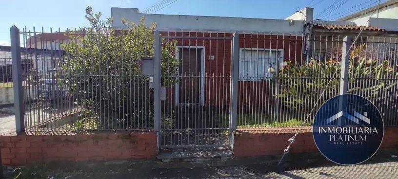 Casa en venta c/ cochera en Las Acacias