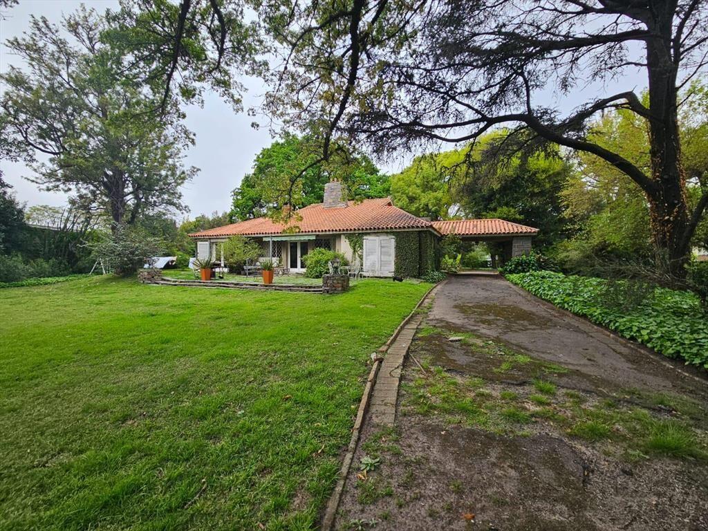 Venta importante terreno de 4488 m² con dos casas sobre B