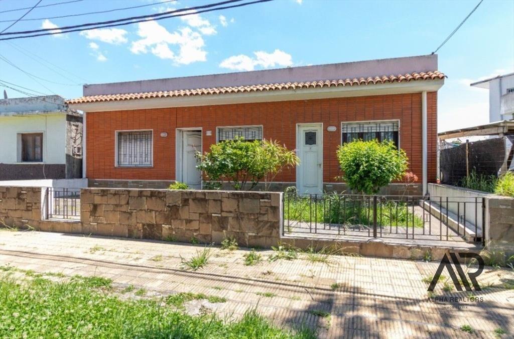 Venta casa 3 dormitorios y escritorio, barbacoa, zona Ce...