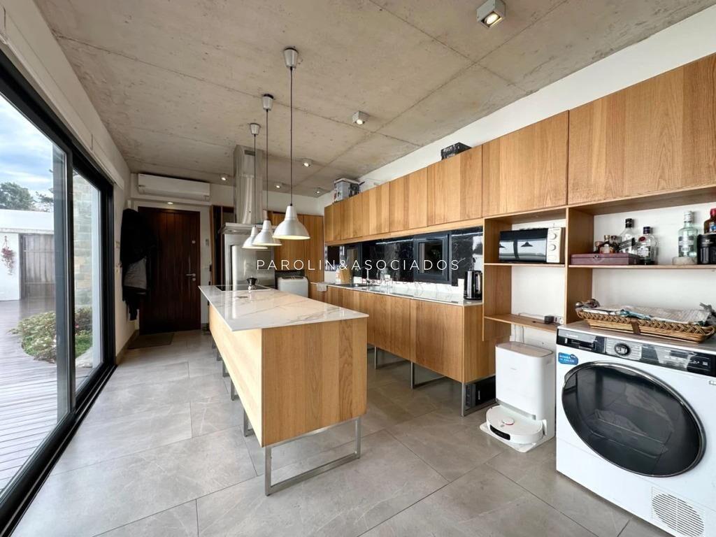 Excelente propiedad en Venta de 4 dormitorios en
