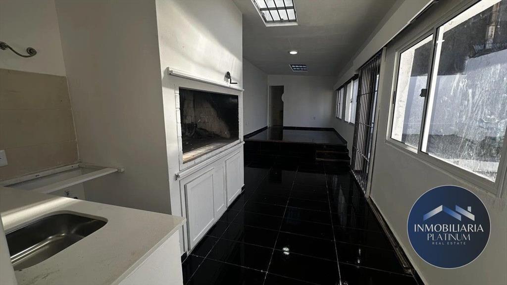 Casa en alquiler c/ cochera en Buceo