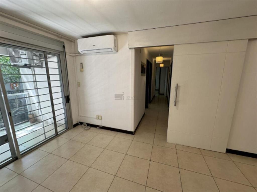 Venta con Renta Apartamento tres dormitorios dos baños balc