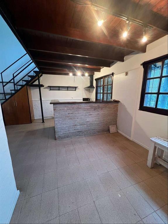 ALQUILER CASA TIPO DUPLEX UN DORMITORIO CON COCHERA