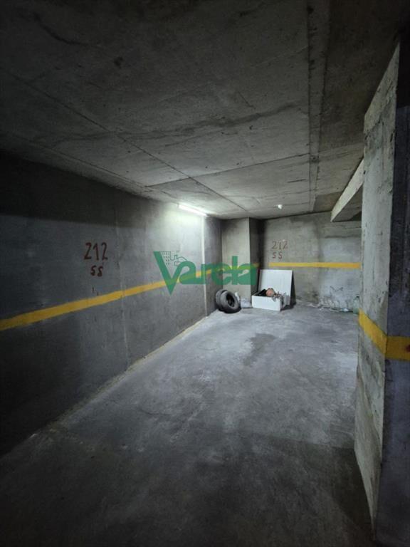 Venta de cochera en espectacular edificio esq