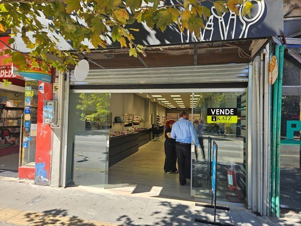 8 de octubre y Comercio , 112 m2 , 5 mts de frente !!