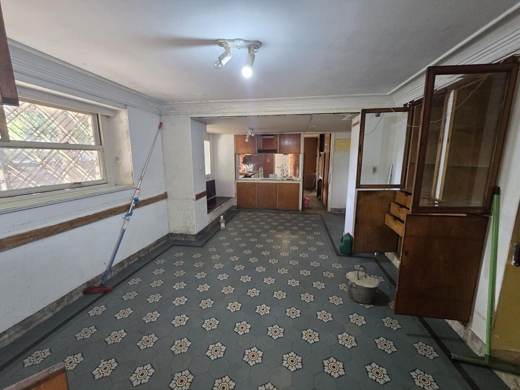 Gran Casona con excelente terreno sobre Av. Garzon, próx Sh