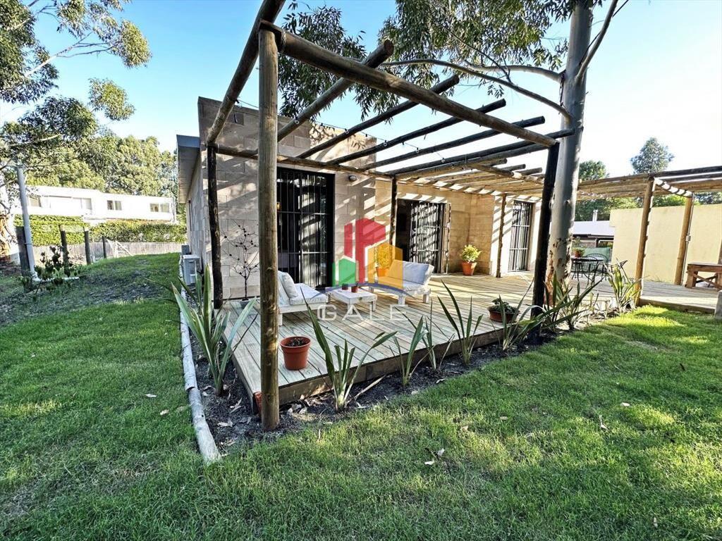 Alquiler anual casa de 3 dormitorios en parque burnett