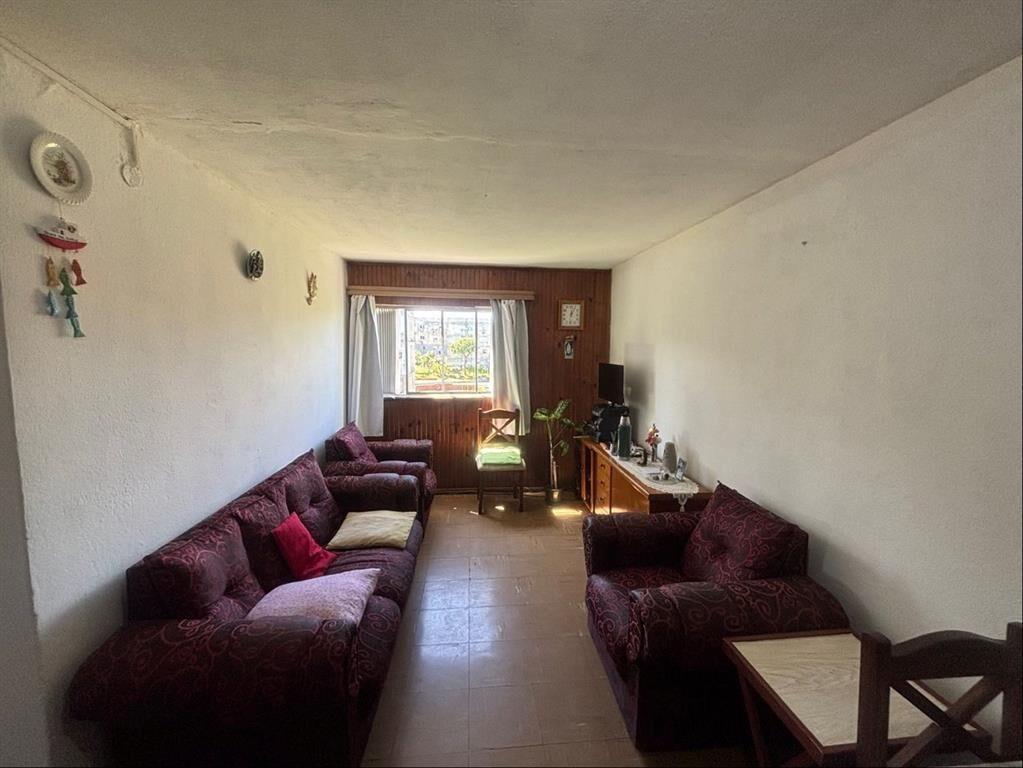 Apartamento de tres dormitorios en Complejo América.
