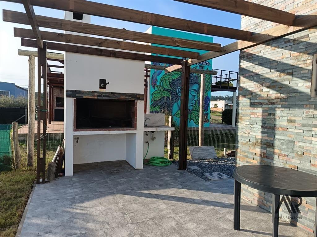 Casa en venta c/ cochera en Punta Negra