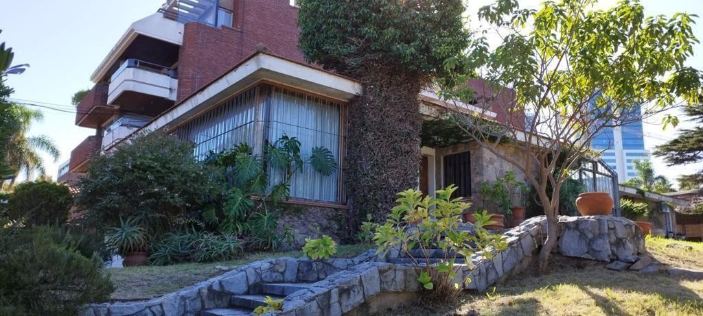 Local proximo Puerto del Buceo y WTC, 390 m2 , terreno de