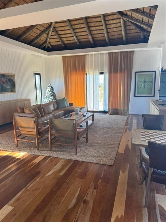 Venta y alquiler de espectacular Casa 4 suites en barrio pr