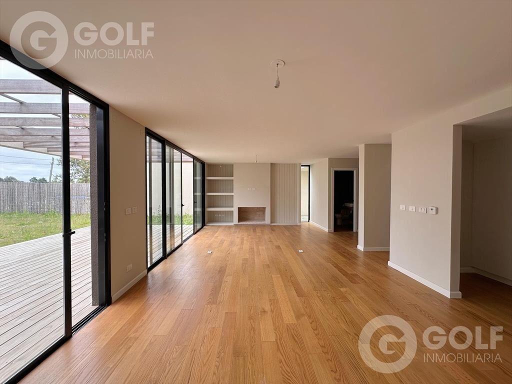 Venta Casa de 4 Dormitorios en Huertas de Los Horneros