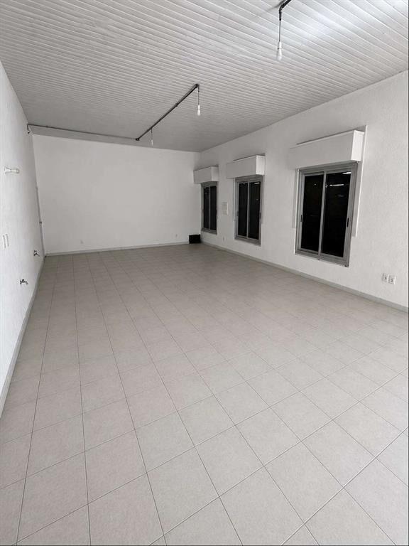 LOCAL COMERCIAL EN ALQUILER | ESQUINA SAN MARTÍN Y JOSÉ BAT