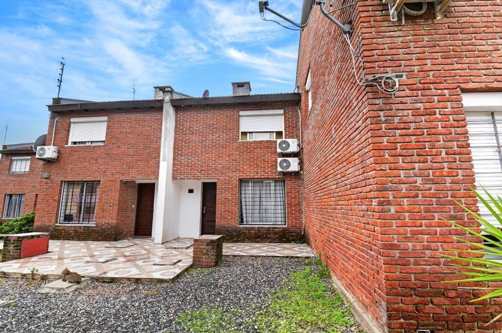 Casa 3 dorm. Cooperativa. Patio y cochera. Cuota accesible.