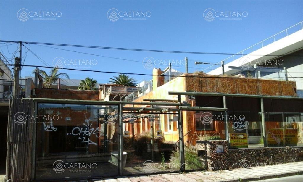 Excepcional local comercial en el corazon de del