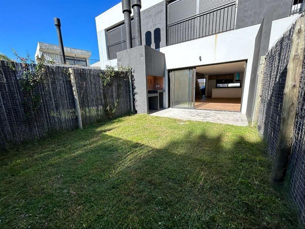 Venta Casa 3 Dormitorios 2 Baños Garaje Complejo Almadia La